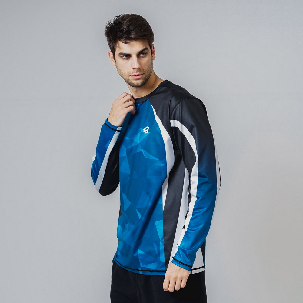 Locker sitzende Rashguards