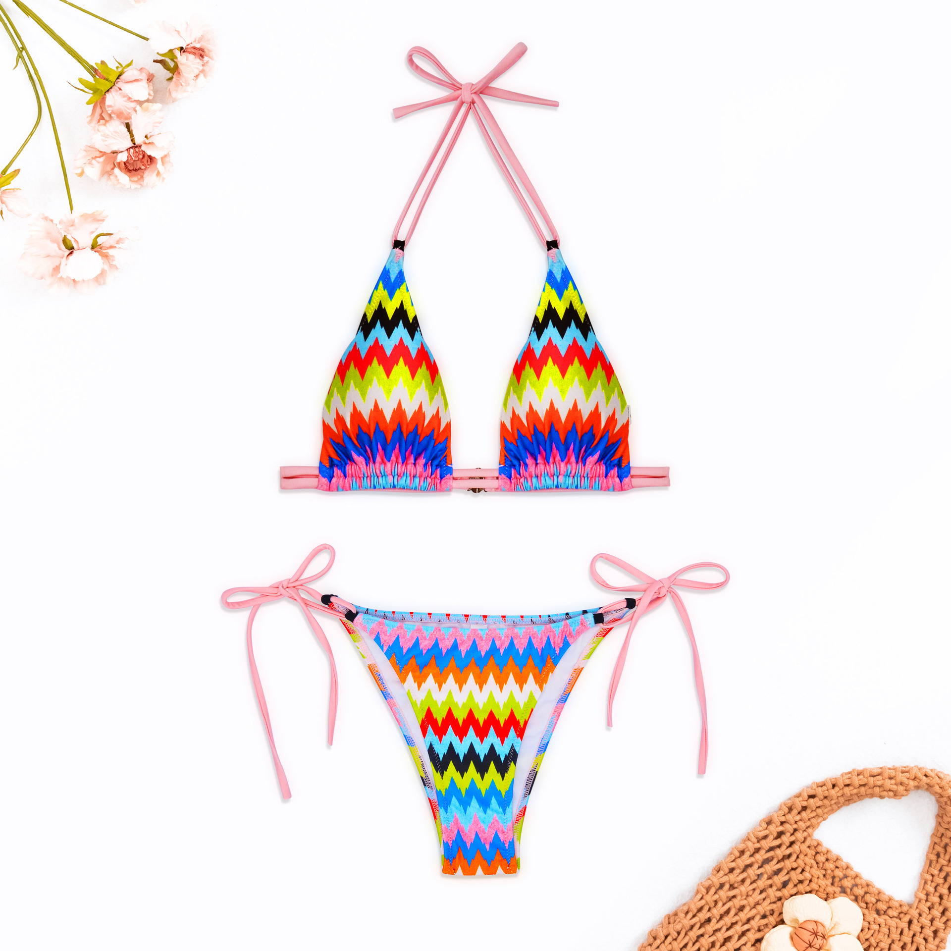 disseny de bikini amb estampat d'ona